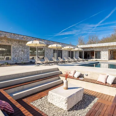 New! Contemporary Fantazija - A Luxurious Retreat In Villa *