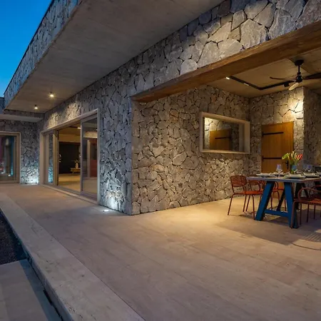 New! Contemporary Fantazija - A Luxurious Retreat In * Dicmo