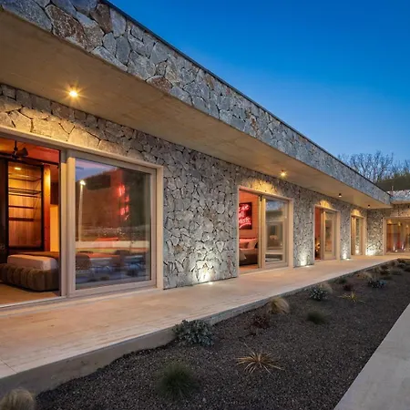 New! Contemporary Fantazija - A Luxurious Retreat In Villa *