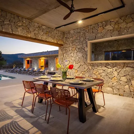 New! Contemporary Fantazija - A Luxurious Retreat In * Dicmo