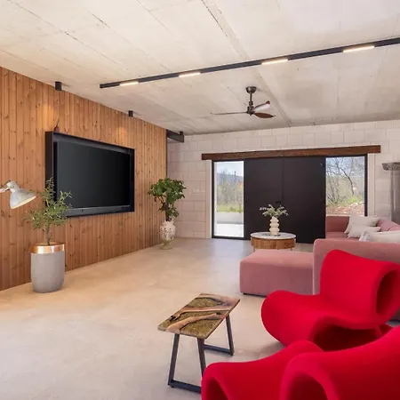 New! Contemporary Fantazija - A Luxurious Retreat In Dicmo