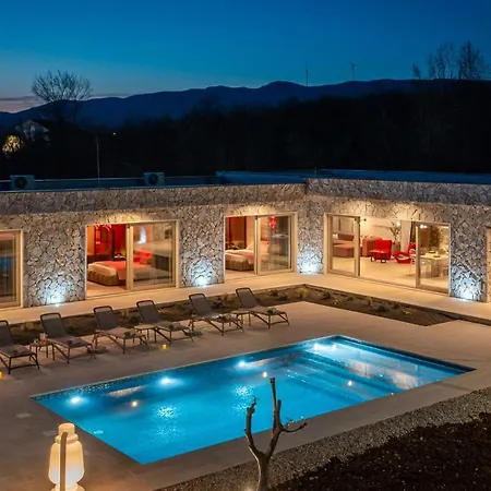 Villa New! Contemporary Fantazija - A Luxurious Retreat In
